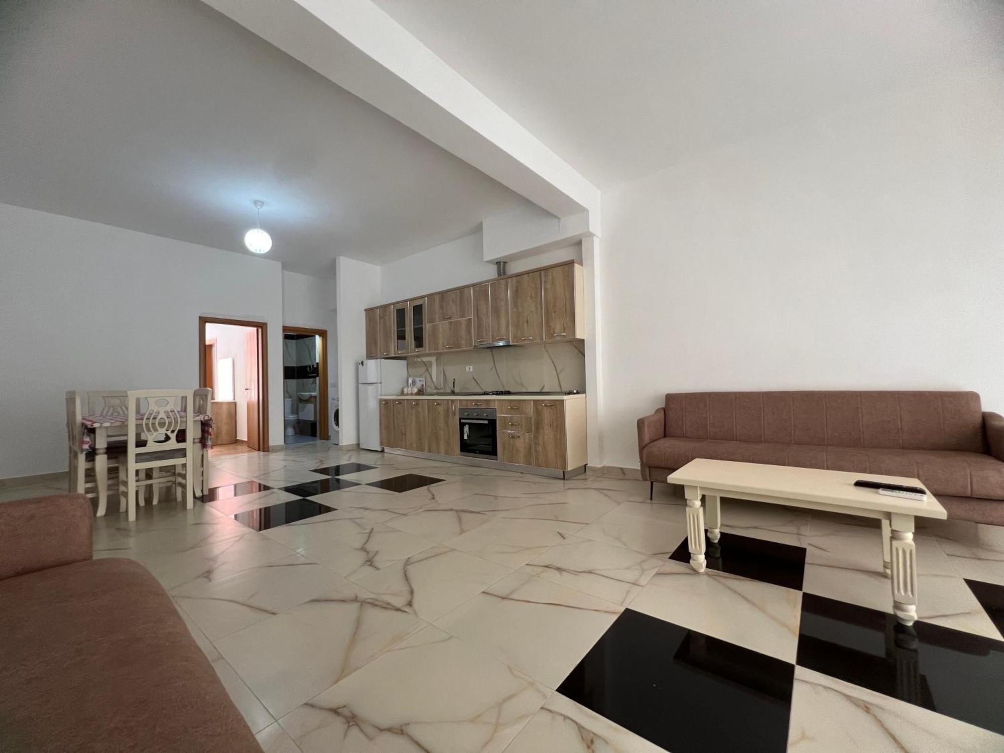 Ground Floor Comfort - Spacious & Modern Leilighet