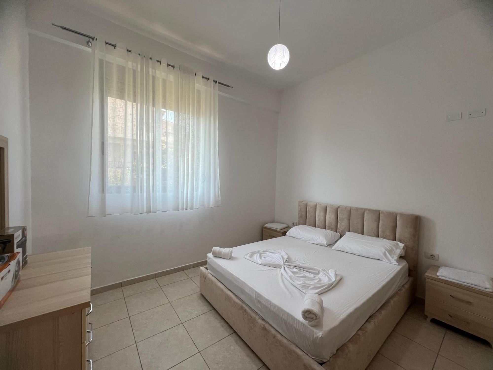 Ground Floor Comfort - Spacious & Modern Leilighet